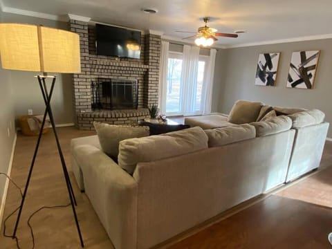 Large Modern Family Home! House in Oklahoma