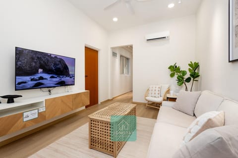 Communal lounge/ TV room, TV and multimedia, Living room, Seating area, Evening entertainment, internet, air conditioner