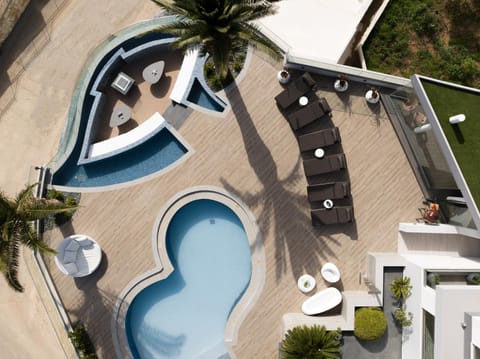 Patio, Day, Natural landscape, Hot Tub, View (from property/room), Pool view, Swimming pool, sunbed