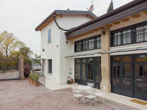 Property building, Facade/entrance, acessibility