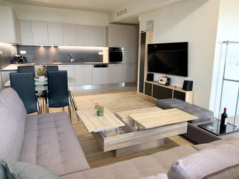 TV and multimedia, Kitchen or kitchenette, Living room, Dining area