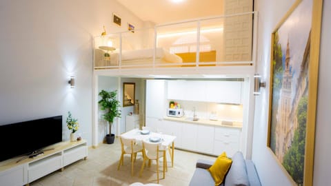 Bed, TV and multimedia, Kitchen or kitchenette, Living room, Photo of the whole room, Seating area, Dining area