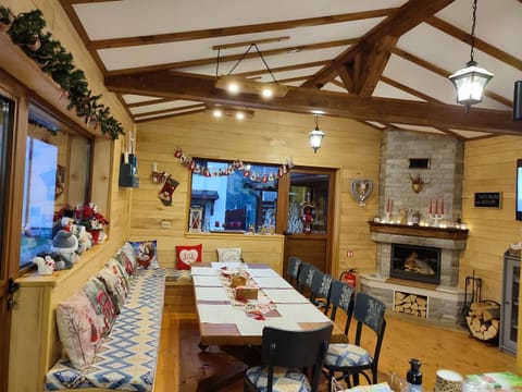 Communal lounge/ TV room, Living room, Banquet/Function facilities, Seating area, Dining area, flat iron