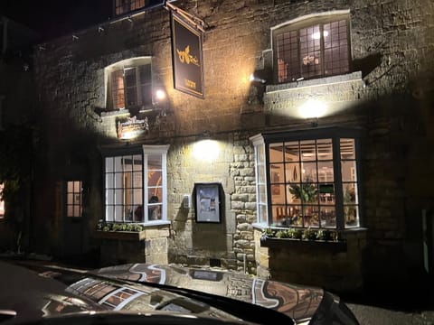 Siam cottage guesthouse over 300 years old with Thai restaurant Bed and Breakfast in Moreton-in-Marsh