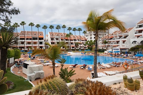 Day, Swimming pool, sunbed