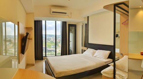Photo of the whole room, Bedroom, air conditioner