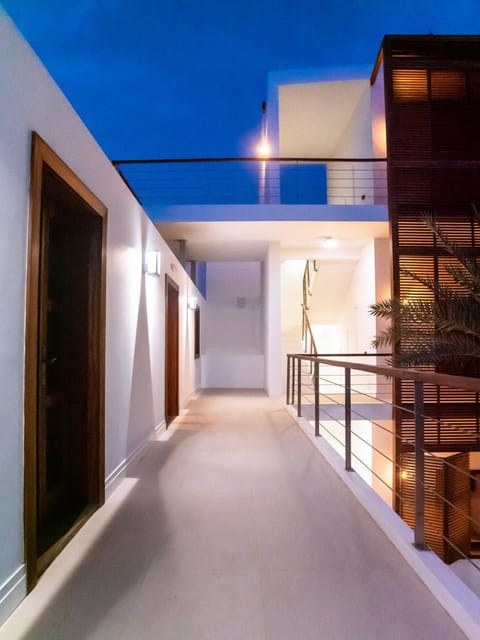 Property building, Facade/entrance, Balcony/Terrace