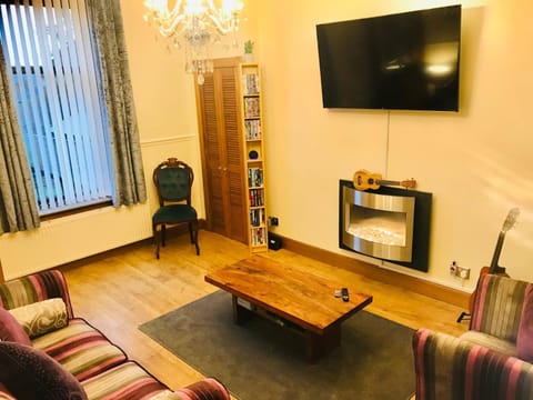 Library, TV and multimedia, Living room, Seating area