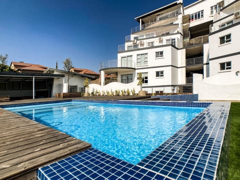 Property building, Swimming pool, Swimming pool
