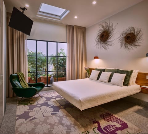 Bed, TV and multimedia, Photo of the whole room, Bedroom