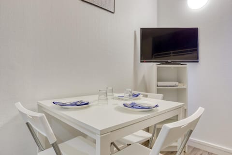 TV and multimedia, Dining area