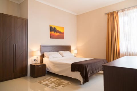 Riviera Holiday Apartments - Seafront - Wifi Apartment in Marsaskala