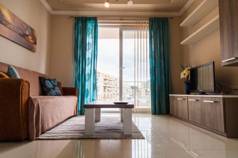 Riviera Holiday Apartments - Seafront - Wifi Apartment in Marsaskala