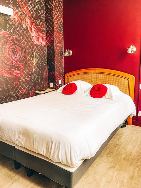 Bed, Photo of the whole room