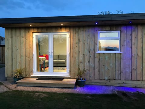 Facade/entrance, Night, Garden