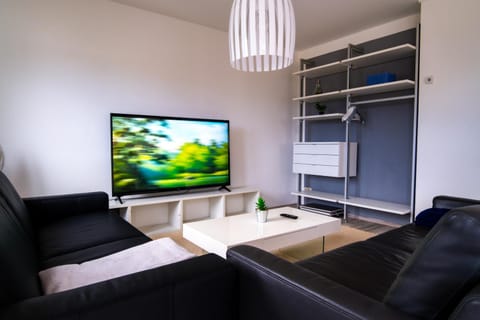 Communal lounge/ TV room, TV and multimedia, Living room