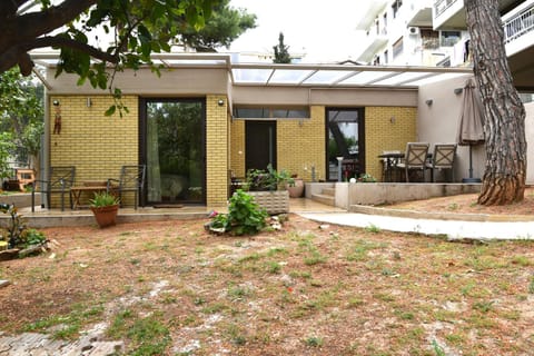 Amazing Garden House House in Vouliagmeni