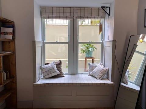 Stylish 2 bedroom self-contained apartment in the heart of Clifton Village Apartment in Bristol