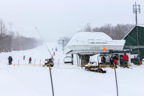 The Queens Slopeside Hideaway Apartment in Jay