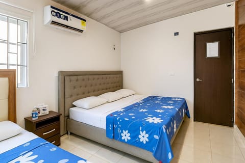 Bed, Photo of the whole room, Bedroom, air conditioner