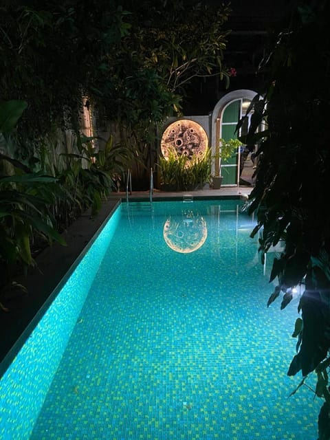 Swimming pool