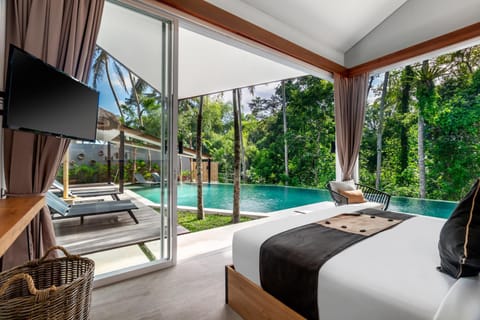 Bed, TV and multimedia, Bedroom, Pool view