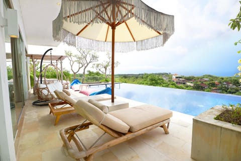 Natural landscape, View (from property/room), Balcony/Terrace, Pool view, Swimming pool, sunbed