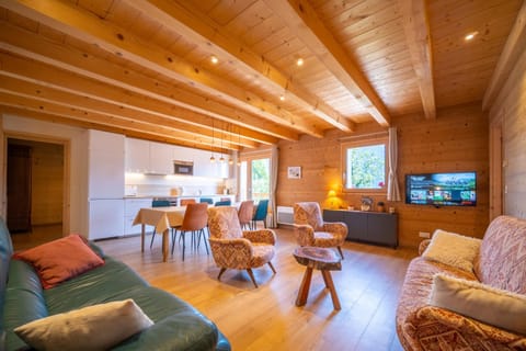 Communal lounge/ TV room, TV and multimedia, Living room, Lounge or bar, Banquet/Function facilities, Seating area, Meeting/conference room