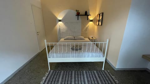 2 Mon-keys Apartment in Thessaloniki