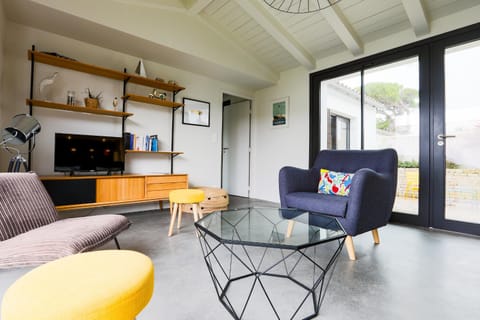 Communal lounge/ TV room, Living room