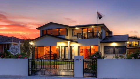 Facade/entrance, Off site, Property logo or sign, Garden, Garden view, Street view, Sunset