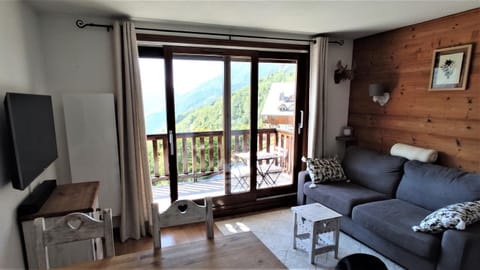 View (from property/room), Balcony/Terrace, Living room