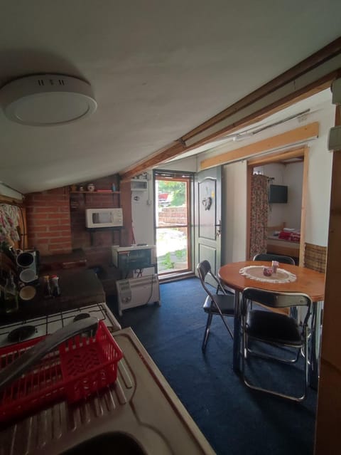 Dining area, kitchen
