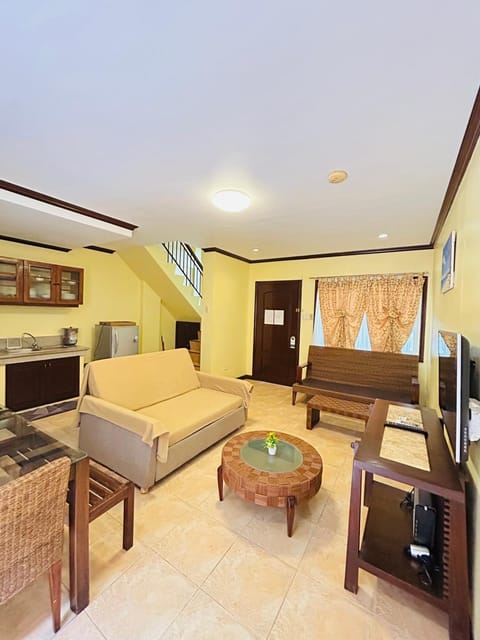 Communal lounge/ TV room, Living room, Seating area