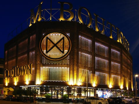 Facade/entrance
