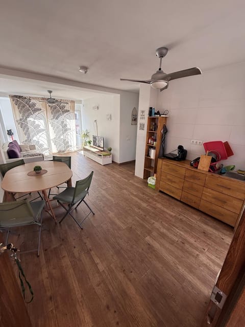 TV and multimedia, Kitchen or kitchenette, Living room, Breakfast