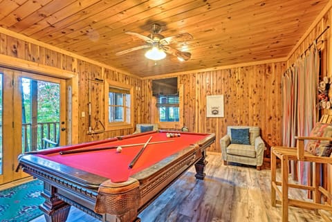 Grin N Bear It Cabin with Hot Tub and Fire Pit! Cabin in Pigeon Forge