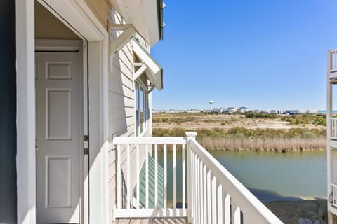 Oceanview 4BR/4BA Condo, Steps to Beach/Pool House in Ocean Isle Beach