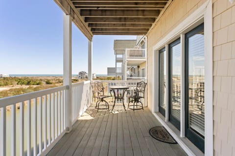 Oceanview 4BR/4BA Condo, Steps to Beach/Pool House in Ocean Isle Beach