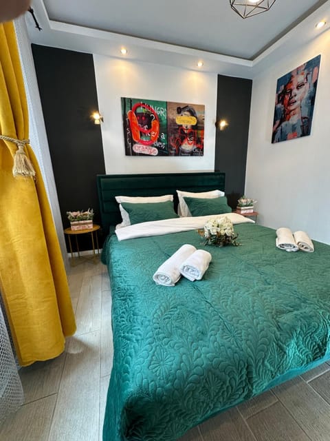 Smarald - Premium Apt in Best Location & Parking Apartment in Craiova