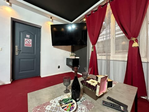 Smarald - Premium Apt in Best Location & Parking Apartment in Craiova