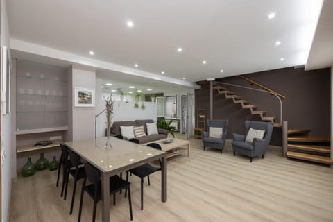 Living room, Seating area, Dining area