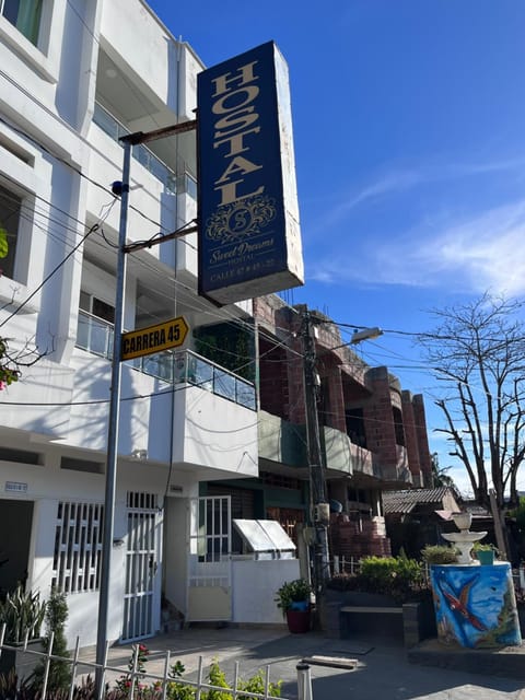 Day, Neighbourhood, Logo/Certificate/Sign, Parking