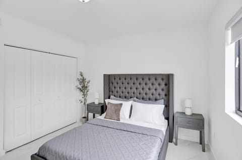 Bed, Decorative detail, wardrobe