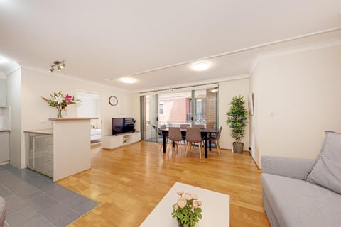 TV and multimedia, Living room, Dining area