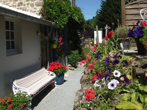 Facade/entrance, Garden, On site, Garden view