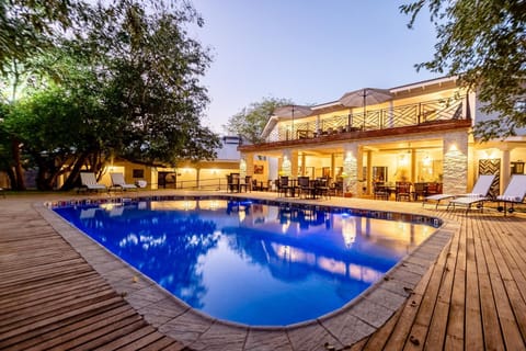 Property building, Restaurant/places to eat, Balcony/Terrace, Swimming pool