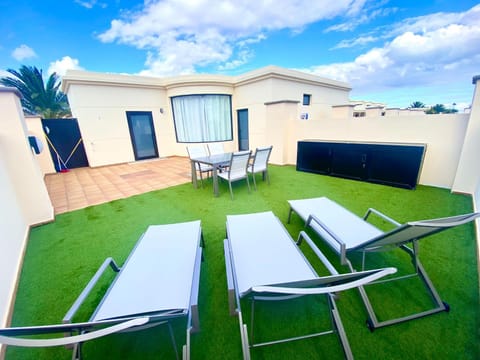 Patio, Facade/entrance, Off site