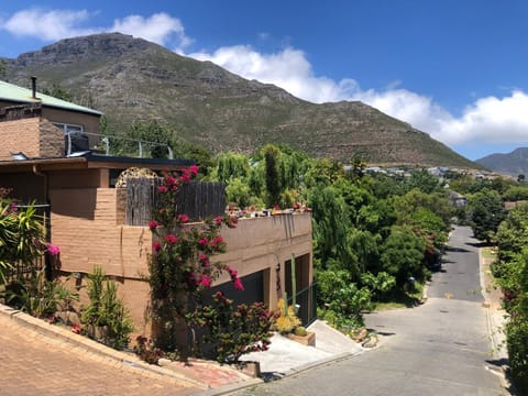 Fig Tree Cottage Close to Sea and Shops Apartment in Cape Town