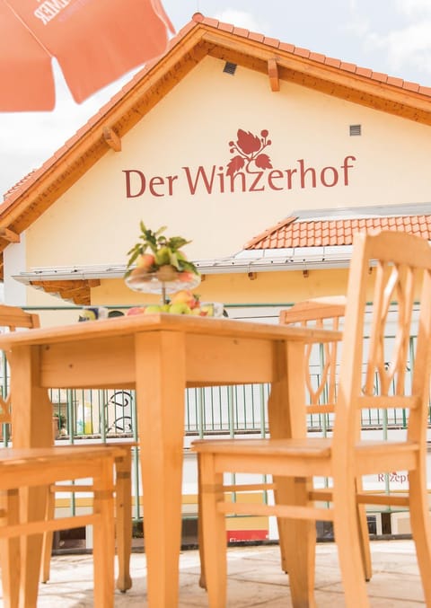 Property building, Restaurant/places to eat